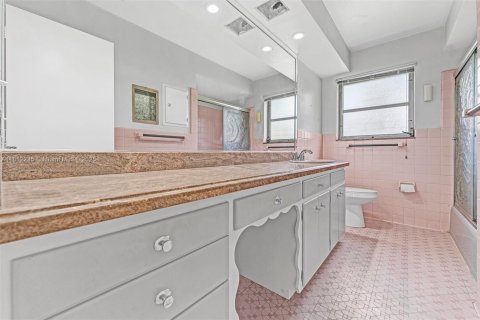 Commercial property in Dania Beach, Florida № 1756778 - photo 15