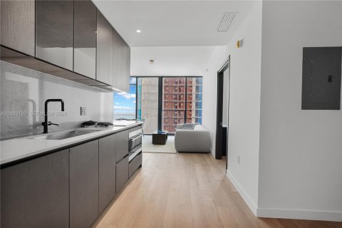 Condo in Miami, Florida, 2 bedrooms № 2170401 - photo 3