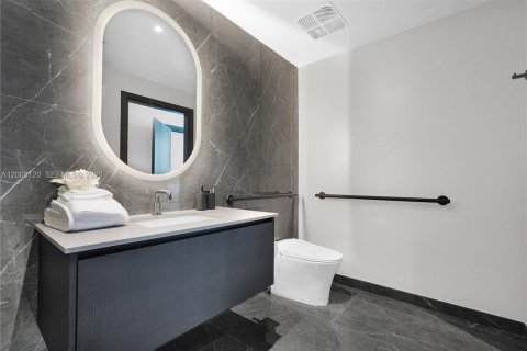 Condo in Miami, Florida, 2 bedrooms № 2170401 - photo 15