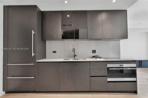 Condo in Miami, Florida, 2 bedrooms № 2170401 - photo 4