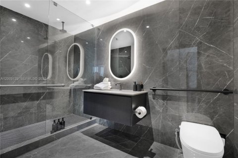 Condo in Miami, Florida, 2 bedrooms № 2170401 - photo 16