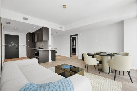 Condo in Miami, Florida, 2 bedrooms № 2170401 - photo 2