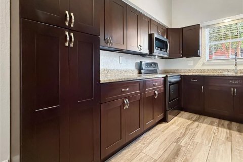 House in Orlando, Florida 2 bedrooms, 92.34 sq.m. № 2399315 - photo 11