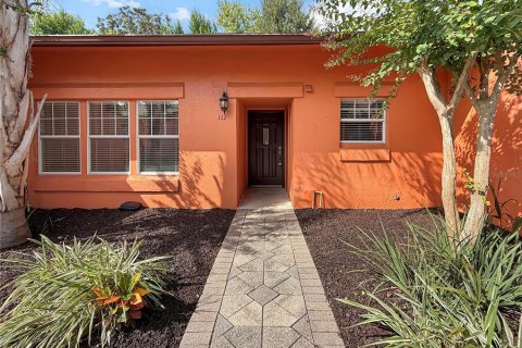 House in Orlando, Florida 2 bedrooms, 92.34 sq.m. № 2399315