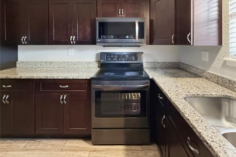 House in Orlando, Florida 2 bedrooms, 92.34 sq.m. № 2399315 - photo 12
