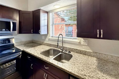 House in Orlando, Florida 2 bedrooms, 92.34 sq.m. № 2399315 - photo 7