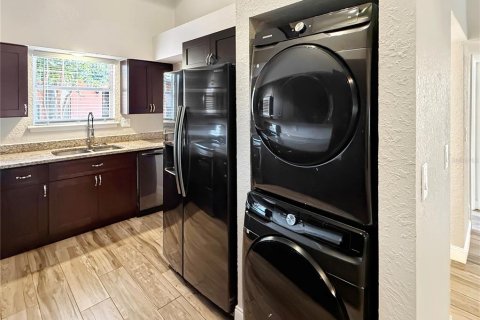House in Orlando, Florida 2 bedrooms, 92.34 sq.m. № 2399315 - photo 13