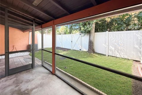 House in Orlando, Florida 2 bedrooms, 92.34 sq.m. № 2399315 - photo 2