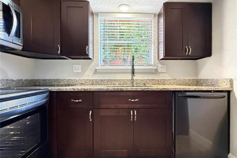 House in Orlando, Florida 2 bedrooms, 92.34 sq.m. № 2399315 - photo 8