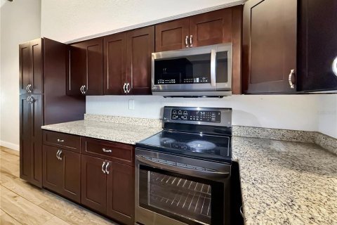 House in Orlando, Florida 2 bedrooms, 92.34 sq.m. № 2399315 - photo 10