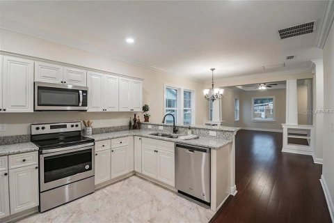 House in Tampa, Florida 3 bedrooms, 156.26 sq.m. № 1737414 - photo 2