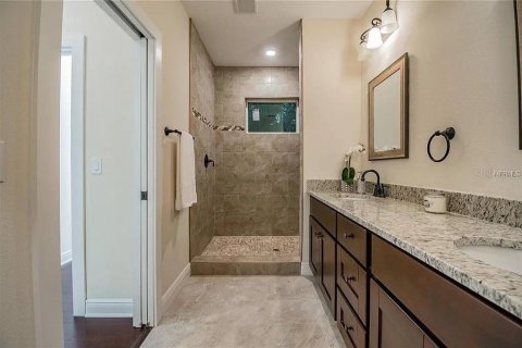 House in Tampa, Florida 3 bedrooms, 156.26 sq.m. № 1737414 - photo 8