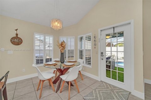 Villa ou maison à vendre à Kissimmee, Floride: 4 chambres, 196.3 m2 № 1896899 - photo 16