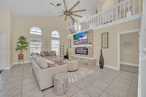 Villa ou maison à vendre à Kissimmee, Floride: 4 chambres, 196.3 m2 № 1896899 - photo 7