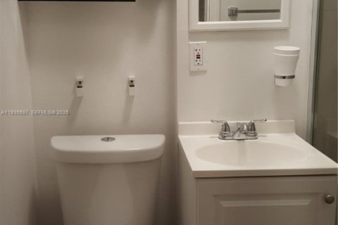 Casa en alquiler en Hollywood, Florida, 3 dormitorios, 83.61 m2 № 1993732 - foto 9