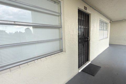 Copropriété à vendre à Lauderdale Lakes, Floride: 2 chambres, 89.19 m2 № 2363035 - photo 11