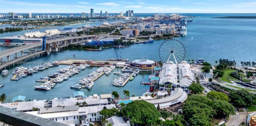 Studio à Condo à Miami, Floride  № 1927096