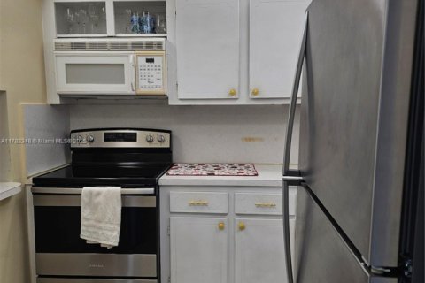 Condo in Sunrise, Florida, 1 bedroom  № 1711757 - photo 8
