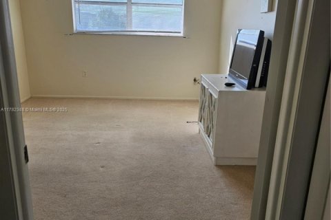 Condo in Sunrise, Florida, 1 bedroom  № 1711757 - photo 5