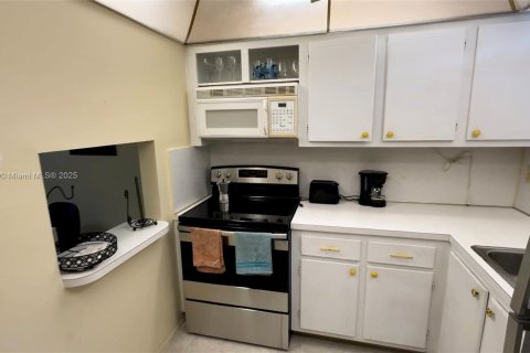 Condo in Sunrise, Florida, 1 bedroom  № 1711757 - photo 11