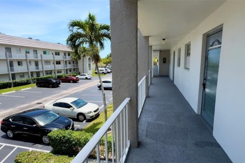 Condo in Sunrise, Florida, 1 bedroom  № 1711757 - photo 13