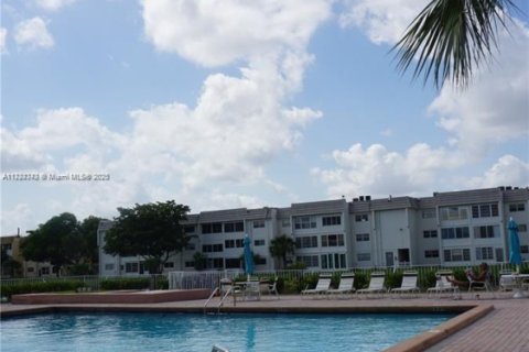 Condo in Sunrise, Florida, 1 bedroom  № 1711757 - photo 1