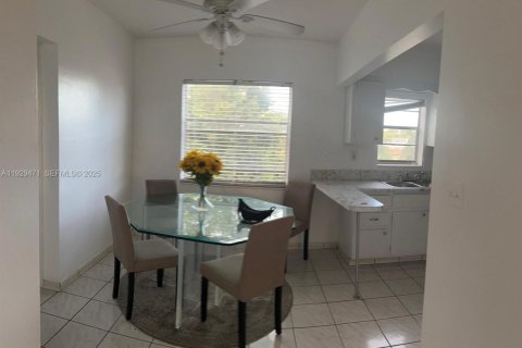 Condominio en venta en Hollywood, Florida, 1 dormitorio, 59.92 m2 № 2076876 - foto 7