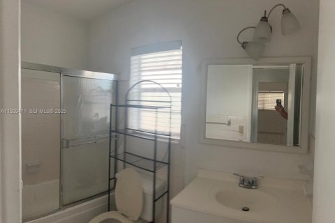 Condominio en venta en Hollywood, Florida, 1 dormitorio, 59.92 m2 № 2076876 - foto 4