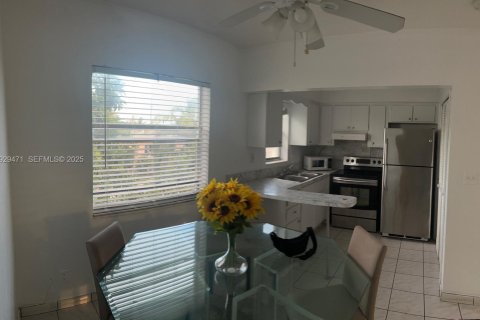 Condominio en venta en Hollywood, Florida, 1 dormitorio, 59.92 m2 № 2076876 - foto 8