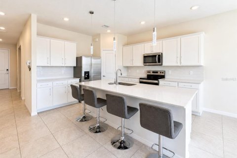 Casa en venta en Davenport, Florida, 4 dormitorios, 269.42 m2 № 2350013 - foto 3