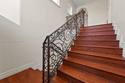 Снять в аренду виллу или дом в Норт-Майами-Бич, Флорида 5 спален, 556.21м2, № 2004804 - фото 18