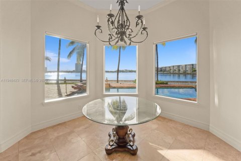 Снять в аренду виллу или дом в Норт-Майами-Бич, Флорида 5 спален, 556.21м2, № 2004804 - фото 9