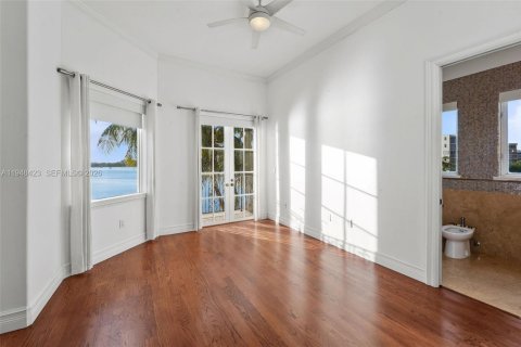 Снять в аренду виллу или дом в Норт-Майами-Бич, Флорида 5 спален, 556.21м2, № 2004804 - фото 24