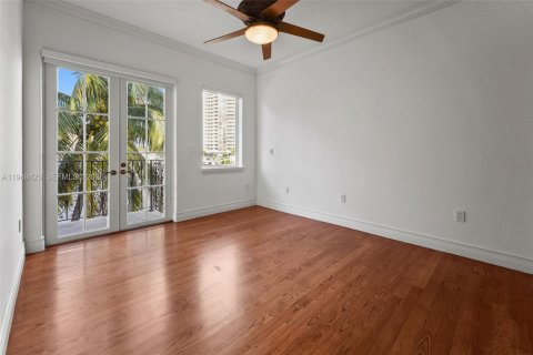 Снять в аренду виллу или дом в Норт-Майами-Бич, Флорида 5 спален, 556.21м2, № 2004804 - фото 19