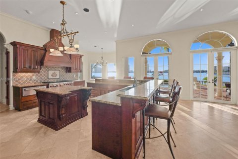 Снять в аренду виллу или дом в Норт-Майами-Бич, Флорида 5 спален, 556.21м2, № 2004804 - фото 13