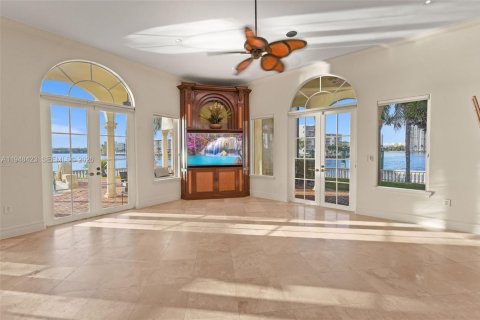 Снять в аренду виллу или дом в Норт-Майами-Бич, Флорида 5 спален, 556.21м2, № 2004804 - фото 8