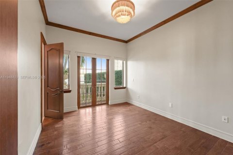 Снять в аренду виллу или дом в Норт-Майами-Бич, Флорида 5 спален, 556.21м2, № 2004804 - фото 14