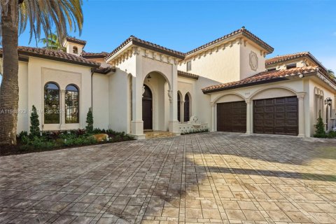 Снять в аренду виллу или дом в Норт-Майами-Бич, Флорида 5 спален, 556.21м2, № 2004804 - фото 5