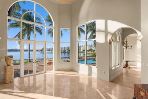 Снять в аренду виллу или дом в Норт-Майами-Бич, Флорида 5 спален, 556.21м2, № 2004804 - фото 6