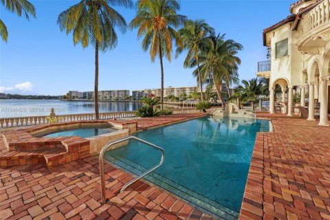 Дом в Норт-Майами-Бич, Флорида 5 спален, 556.21м2 № 2004804