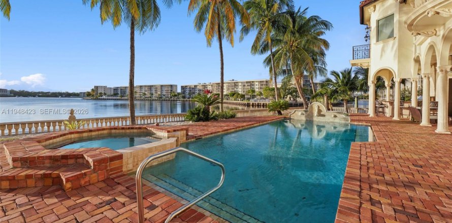 Дом в Норт-Майами-Бич, Флорида 5 спален, 556.21м2 № 2004804