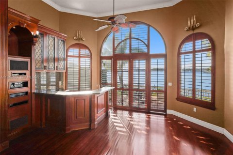 Снять в аренду виллу или дом в Норт-Майами-Бич, Флорида 5 спален, 556.21м2, № 2004804 - фото 10