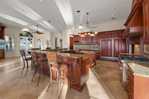 Снять в аренду виллу или дом в Норт-Майами-Бич, Флорида 5 спален, 556.21м2, № 2004804 - фото 12