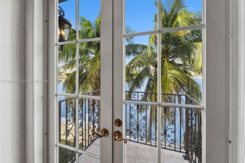 Снять в аренду виллу или дом в Норт-Майами-Бич, Флорида 5 спален, 556.21м2, № 2004804 - фото 20