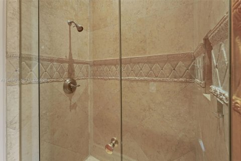 Снять в аренду виллу или дом в Норт-Майами-Бич, Флорида 5 спален, 556.21м2, № 2004804 - фото 16