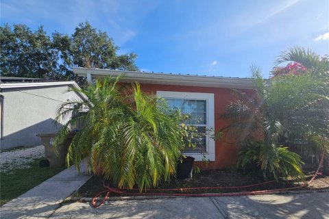 Villa ou maison à louer à Kissimmee, Floride: 1 chambre, 123.84 m2 № 1644769 - photo 2