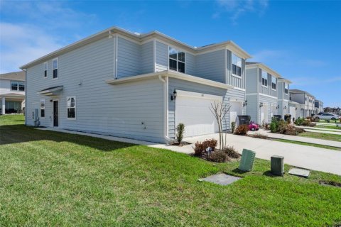 Touwnhouse à vendre à Davenport, Floride: 3 chambres, 166.85 m2 № 2099351 - photo 2