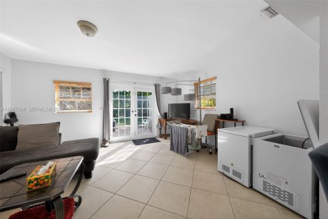 Villa ou maison à vendre à Miami Beach, Floride: 3 chambres, 126.35 m2 № 2049156 - photo 14