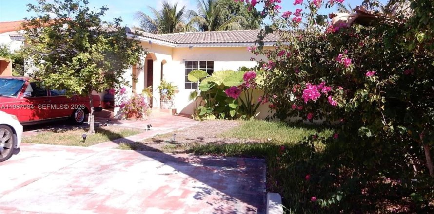Villa ou maison à Miami Beach, Floride 3 chambres, 126.35 m2 № 2049156