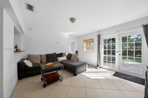 Villa ou maison à vendre à Miami Beach, Floride: 3 chambres, 126.35 m2 № 2049156 - photo 11